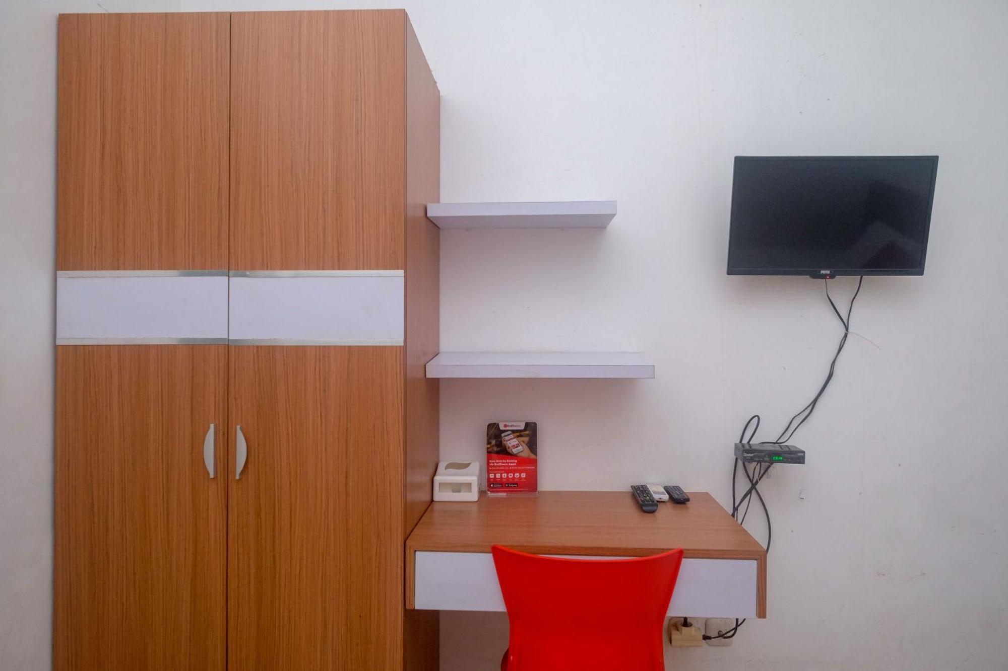 Отель Reddoorz Syariah Near Simpang Lima Semarang Jomblang Экстерьер фото
